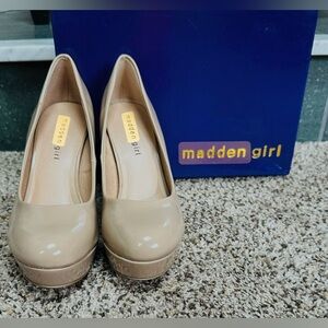 Madden Girl Nude Tan Platform Patent Pumps New In Box Size 7